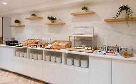 Hotel Magenta 38 By Happyculture